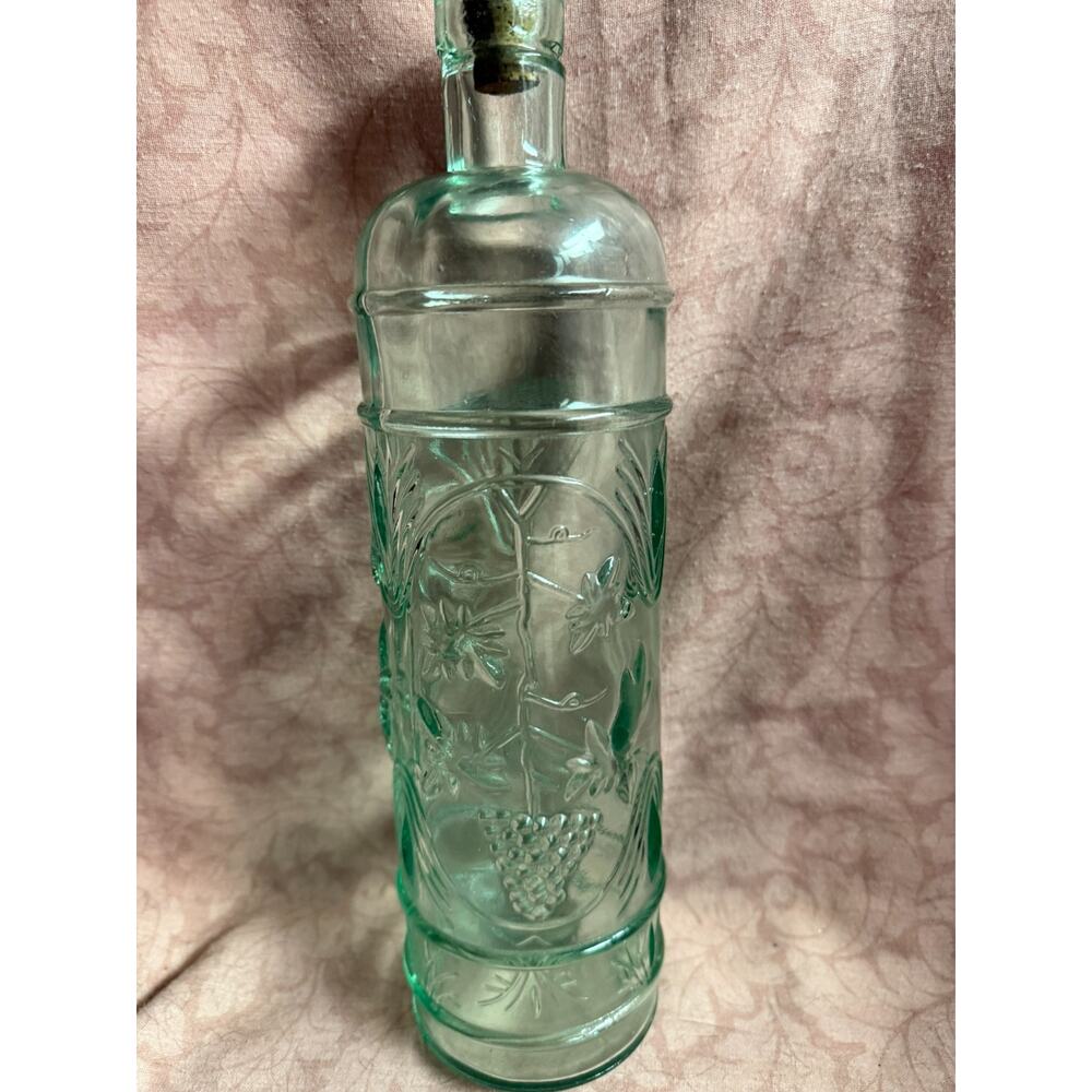 Clear Glass Bottle Wavy Grapevine Pattern Cork Stopper